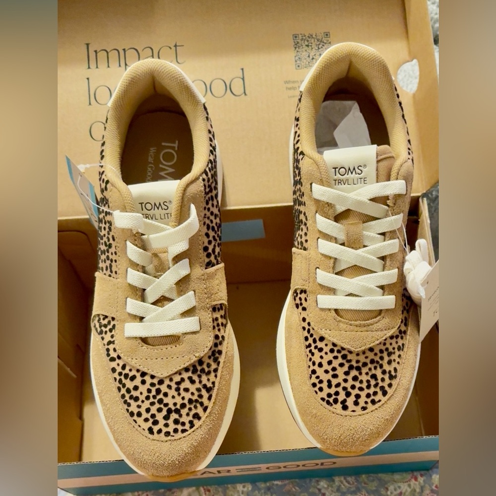 Toms TRVL LITE Leopard Print Sneakers - SZ 6.5
NEW IN BOX